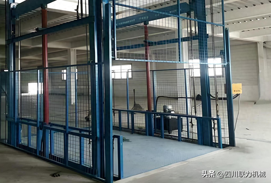 工廠液壓升降貨梯_車間液壓升降貨梯的配置如何選用_液壓升降貨梯設備多少錢