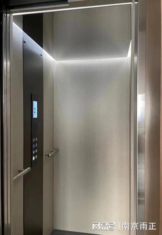 廣州導軌鏈條式升降貨梯如何設計_導軌鏈條式液壓升降機原理_鏈軌升降機