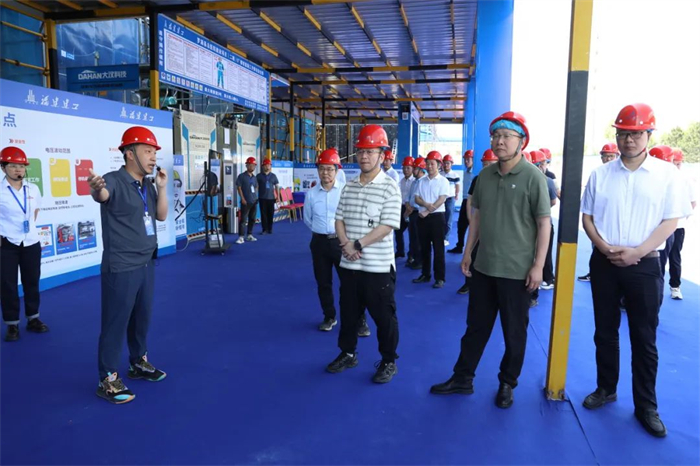 高處作業安全精準化防控_室外升降貨梯東源如何控制_智能施工升降機應用